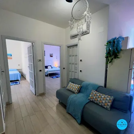 Sisters' House, Free Parking Place *