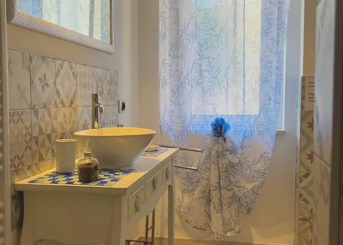 Sisters' House, Free Parking Place Apartman